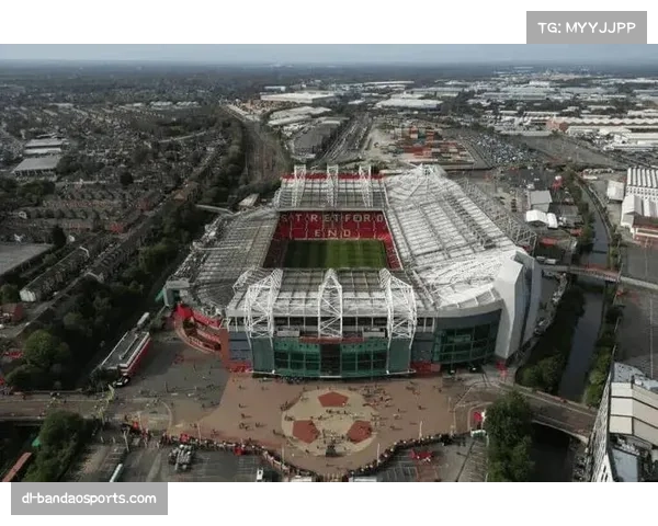 曼联老特拉福德球场官方商店每小时卖出三百件纪念品